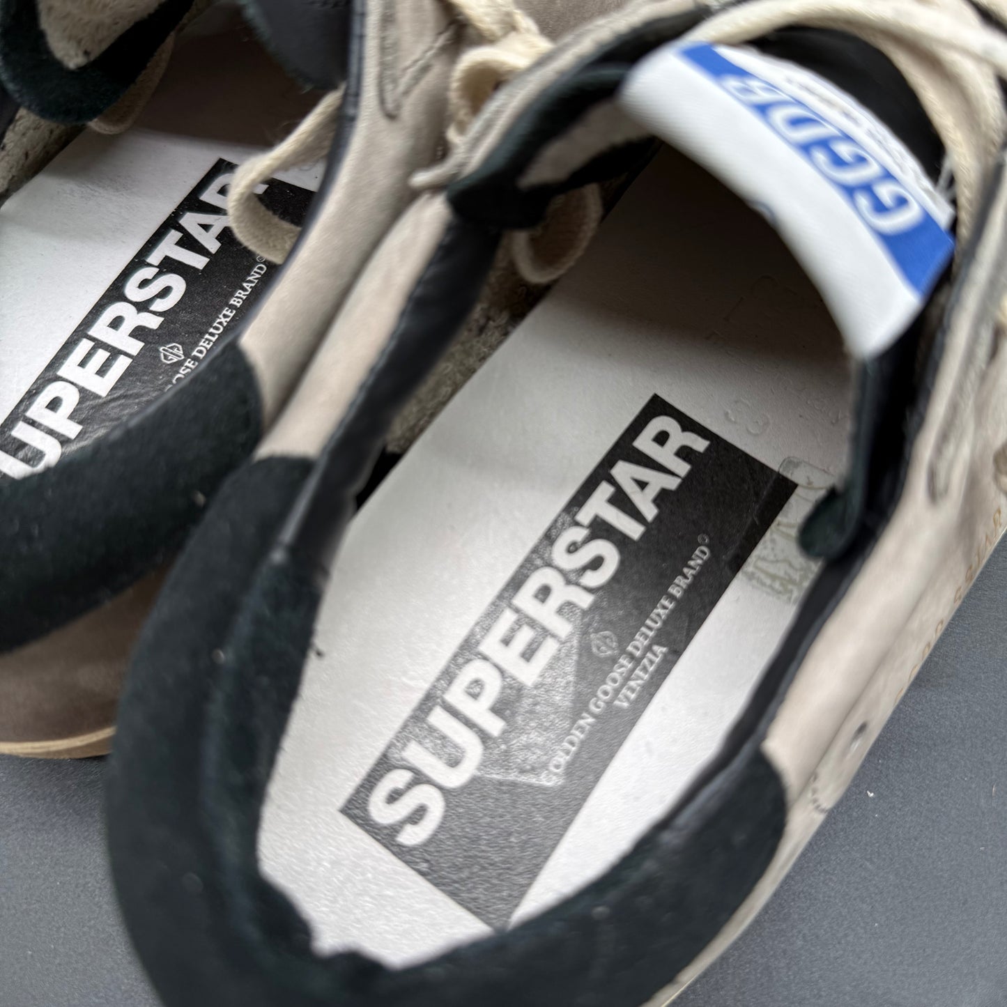 Golden Goose Superstar - Gris Noir Beige J001